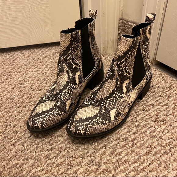 Steve Madden Devan Snakeskin Chelsea Boots - Picture 7 of 9